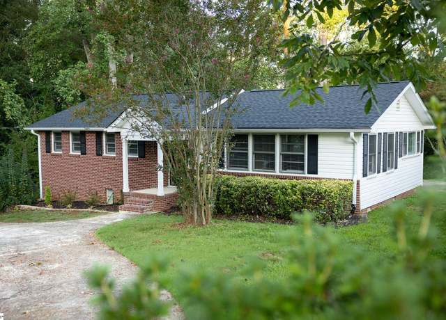 Property at 304 Robin Hood Rd, Greenville, SC 29607, 3 beds, 3 baths