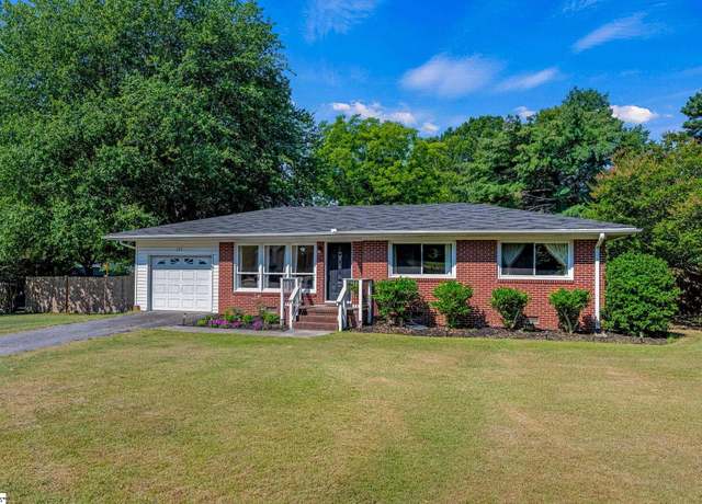Property at 205 Looneybrook Dr, Fountain Inn, SC 29644, 3 beds, 2 baths