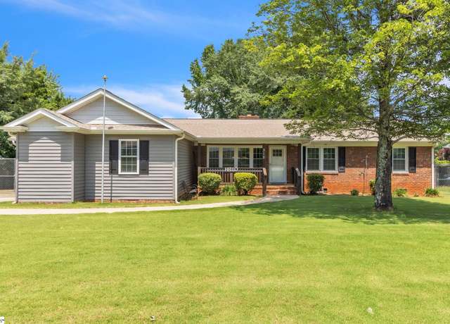 Property at 312 Pine Knoll Dr, Greenville, SC 29609, 3 beds, 2 baths