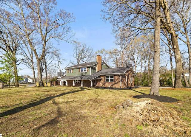 Property at 3 Mapleton Dr, Greenville, SC 29607, 4 beds, 3 baths