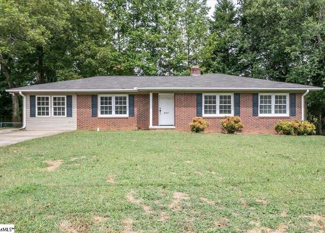 Property at 207 Forest Dr, Easley, SC 29642, 3 beds, 2 baths