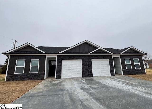 Property at 804/806 Berry Rd, Boiling Springs, SC 29316, 6 beds, 4 baths