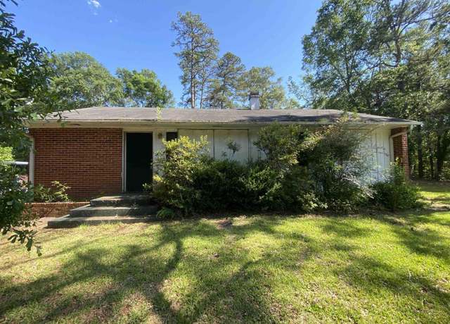 Property at 11 Woodmont Cir, Greenville, SC 29605, 3 beds, 1 bath