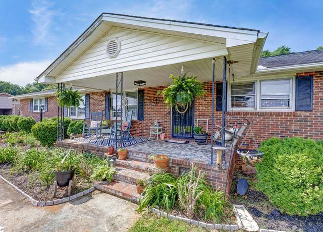 Property at 203 Greenmeadow Cir, Anderson, SC 29626, 3 beds, 2 baths