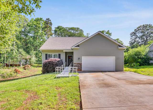 Property at 10 N Plainview Dr, Greenville, SC 29611, 3 beds, 2 baths