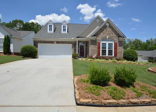 Property at 2 Bamburg Brae Ct, Simpsonville, SC 29681, 3 beds, 2 baths