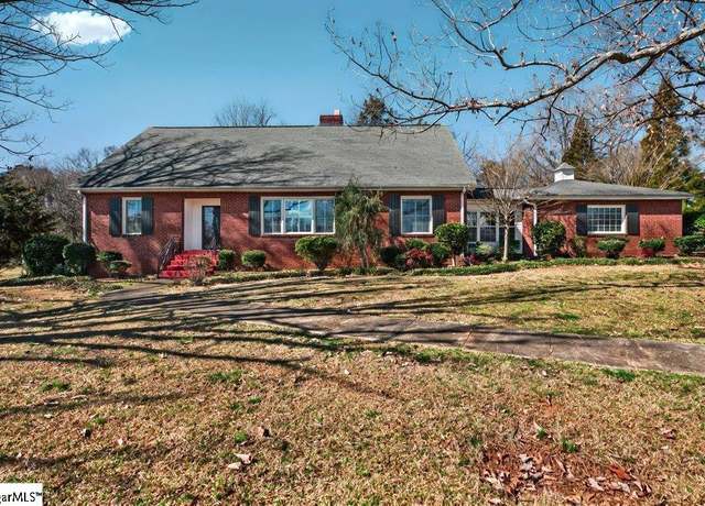 Property at 1429 E Calhoun St, Anderson, SC 29621, 4 beds, 3 baths