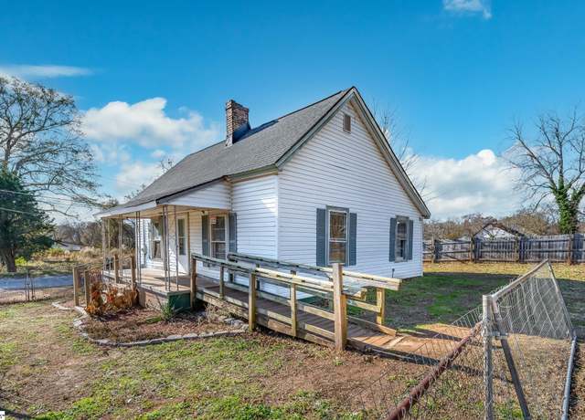 Property at 15 Smythe St, Spartanburg, SC 29301, 2 beds, 1 bath