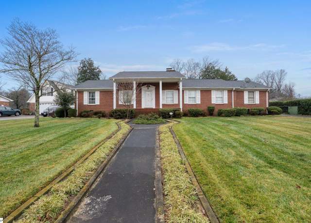 Property at 2 Woodfern Cir, Greenville, SC 29615, 3 beds, 3 baths