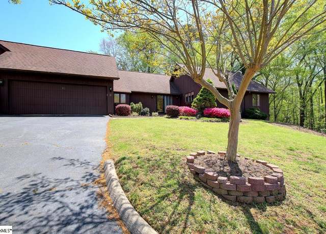 Property at 32 Creekside Way, Greenville, SC 29609, 3 beds, 2 baths