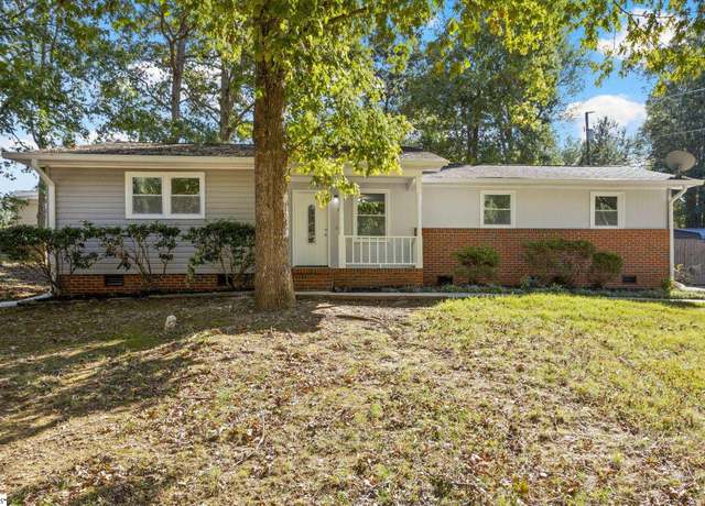 Property at 210 Pinonwood Dr, Simpsonville, SC 29680, 3 beds, 2 baths