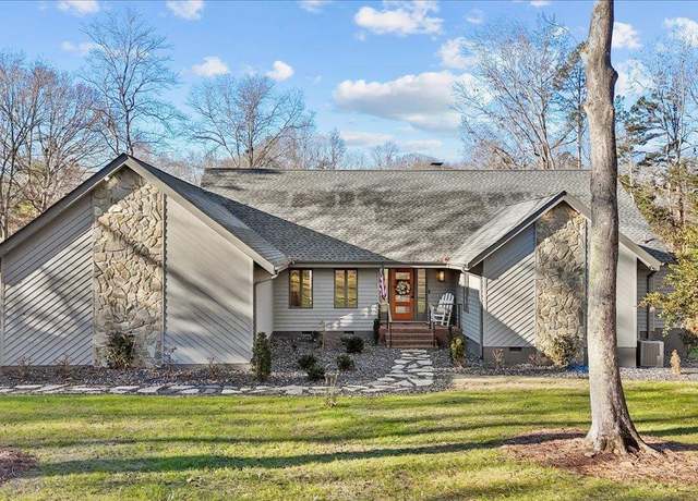 Property at 353 Twin Oaks Dr, Spartanburg, SC 29306, 4 beds, 2.5 baths