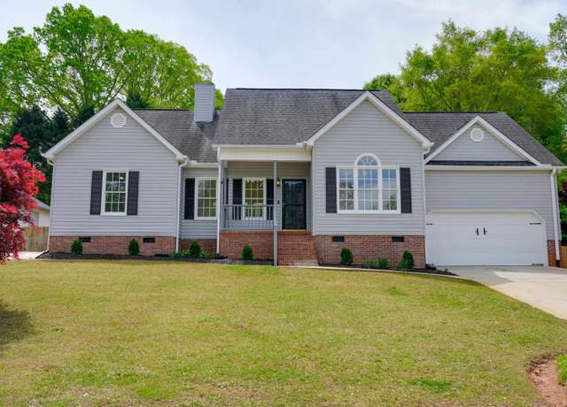 Property at 303 Fairwood Dr, Greenville, SC 29617, 3 beds, 2 baths