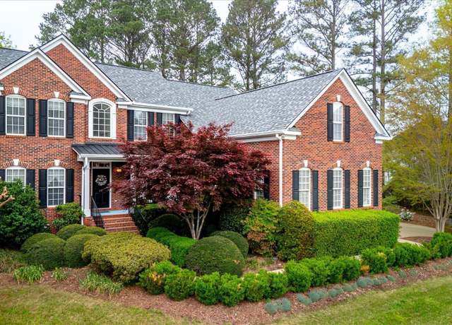 Property at 112 Guilford Dr, Easley, SC 29642, 4 beds, 3.5 baths