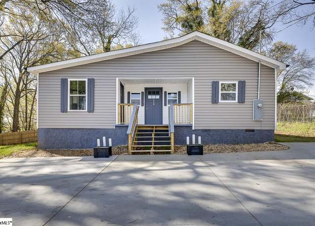 Property at 118 W D Avenue Ext, Easley, SC 29640, 3 beds, 2 baths