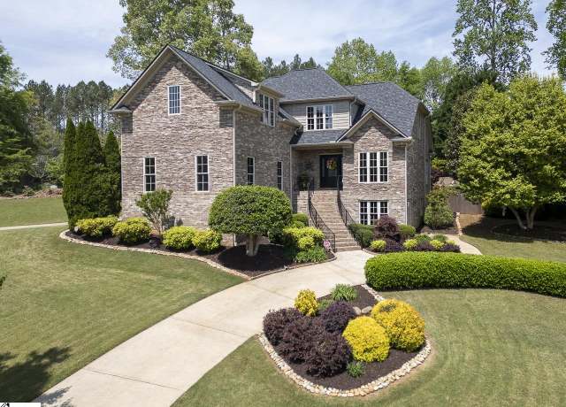Property at 710 Mosswood Ln, Spartanburg, SC 29301, 4 beds, 4.5 baths