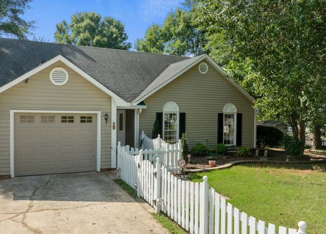 Property at 35 Chinaberry Ln, Simpsonville, SC 29680, 3 beds, 2 baths