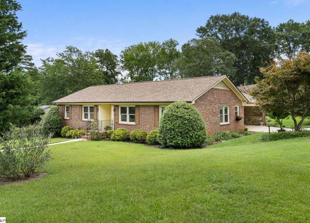 Property at 114 Woodcliff Ct, Simpsonville, SC 29681, 3 beds, 2 baths
