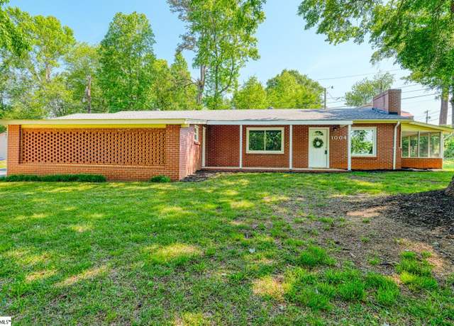 Property at 1004 Blanton Pl, Spartanburg, SC 29303, 3 beds, 2 baths