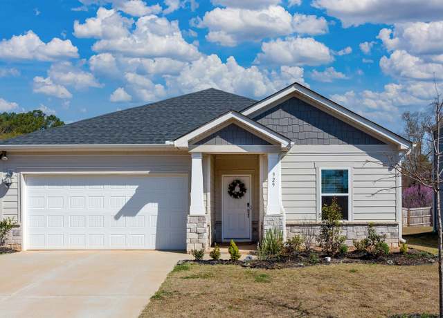 Property at 329 Roderick Ln, Greenville, SC 29605, 4 beds, 3 baths