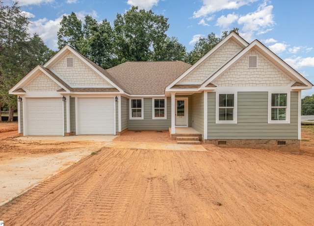 Property at 719 Parkview Dr, Laurens, SC 29360, 4 beds, 2.5 baths
