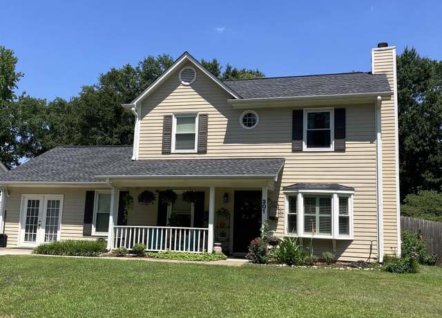 Property at 301 Belcross Dr, Simpsonville, SC 29681, 3 beds, 2.5 baths