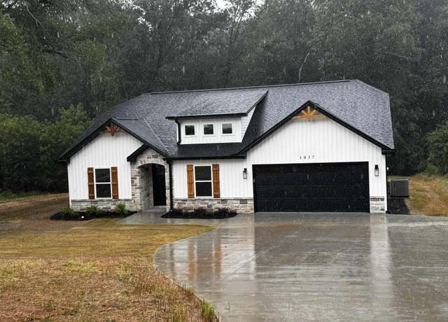 Property at 1037 W Broad St, Iva, SC 29655, 4 beds, 2 baths