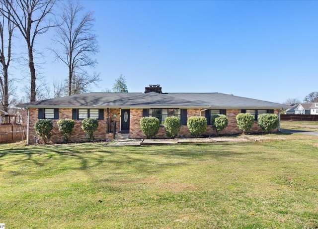 Property at 104 Oak Forest Dr, Greer, SC 29650, 5 beds, 3.5 baths