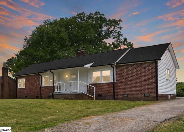 Property at 160 Dogwood Ave, Spartanburg, SC 29302, 4 beds, 3 baths