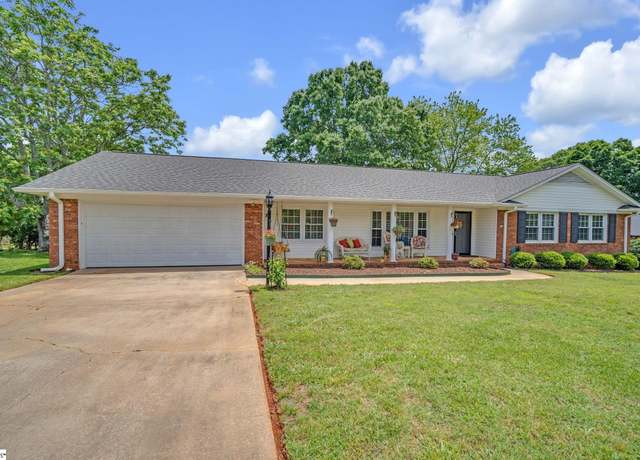 Property at 215 Edgewood Dr, Mauldin, SC 29662, 3 beds, 2 baths