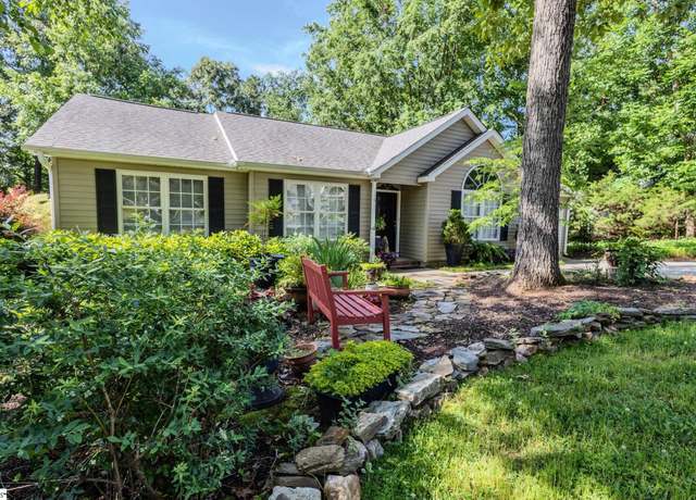 Property at 116 Oak Ridge Dr, Greenwood, SC 29649-1776, 3 beds, 2 baths