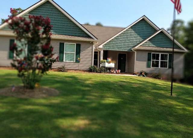 Property at 303 Plantation Pt, Anderson, SC 29625, 3 beds, 2 baths