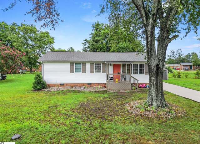 Property at 4 Melrose Rd, Greenville, SC 29605, 3 beds, 1.5 baths