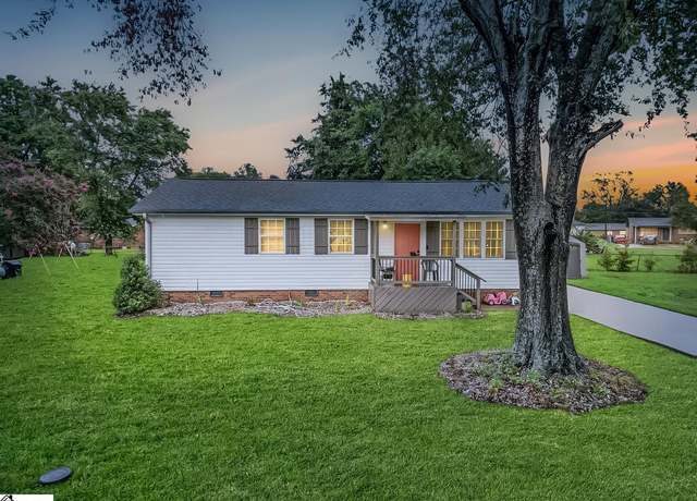 Property at 4 Melrose Rd, Greenville, SC 29605, 3 beds, 1.5 baths