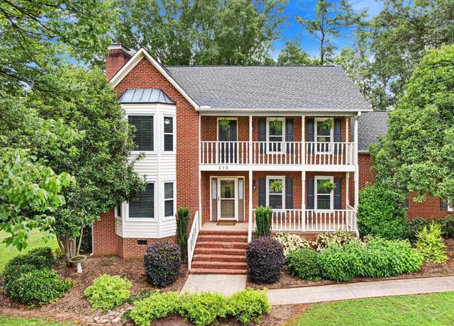 Property at 318 Chenoweth Dr, Simpsonville, SC 29681, 3 beds, 2.5 baths