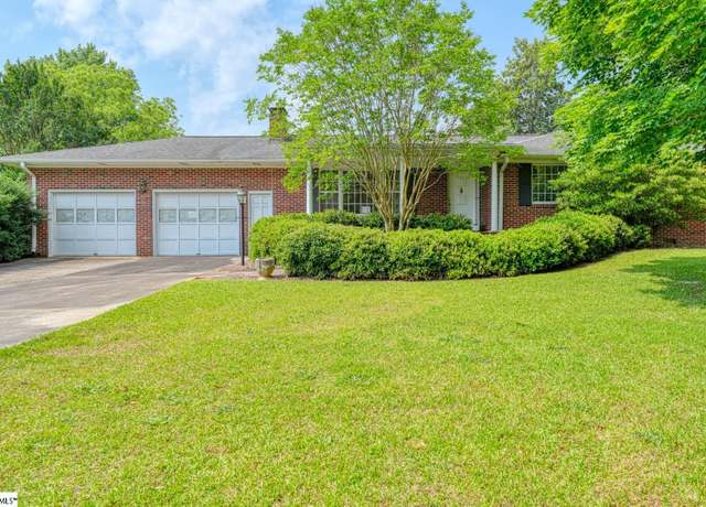 Property at 129 E Main St, Duncan, SC 29334, 3 beds, 2 baths