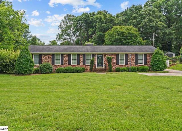 Property at 110 Woodbine Ter, Spartanburg, SC 29301, 3 beds, 2 baths
