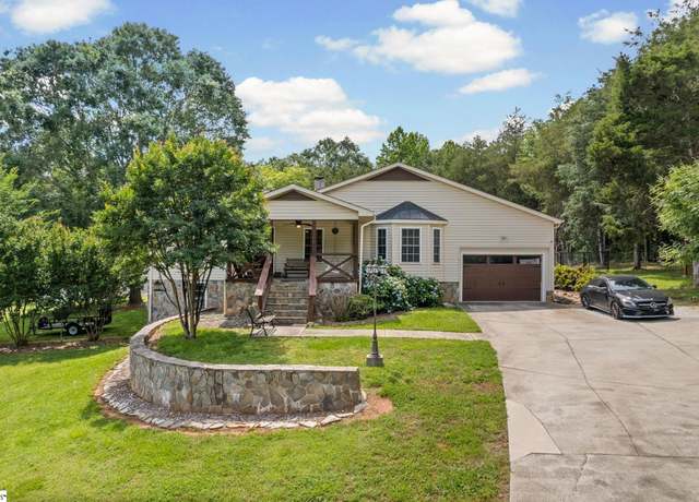 Property at 547 Crest Dr, Easley, SC 29640, 3 beds, 2.5 baths