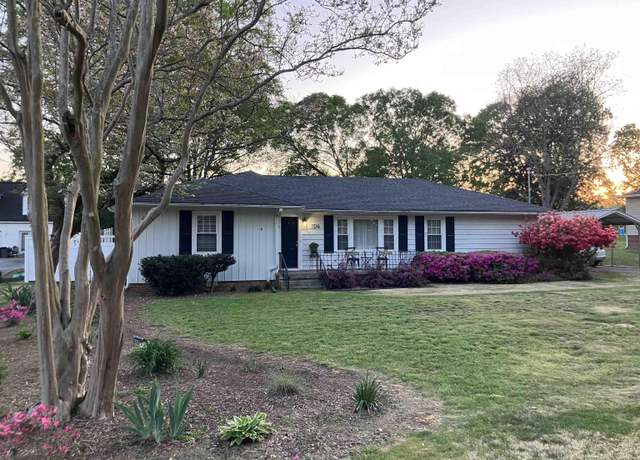 Property at 304 Elizabeth Dr, Greenville, SC 29615, 3 beds, 2 baths