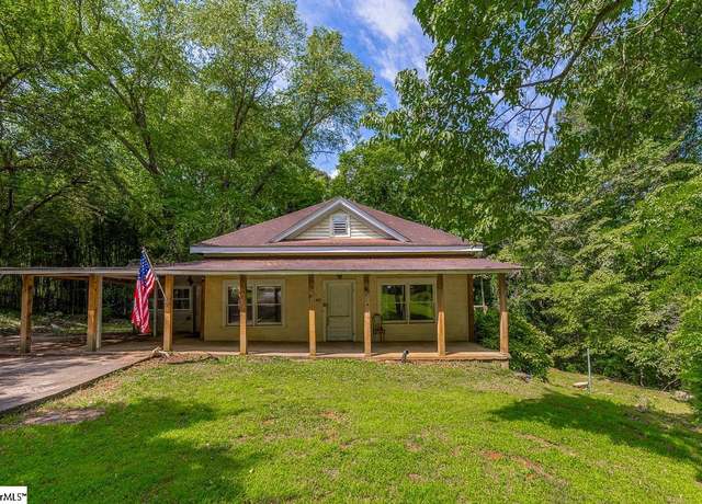 Property at 322 Circle Dr, Seneca, SC 29678, 2 beds, 3 baths