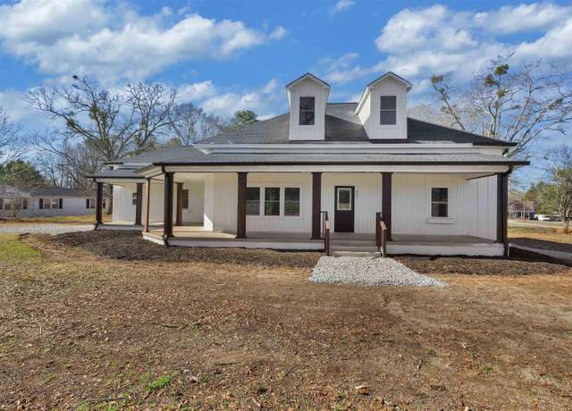 Property at 511 W Broad St, Iva, SC 29655, 5 beds, 3 baths
