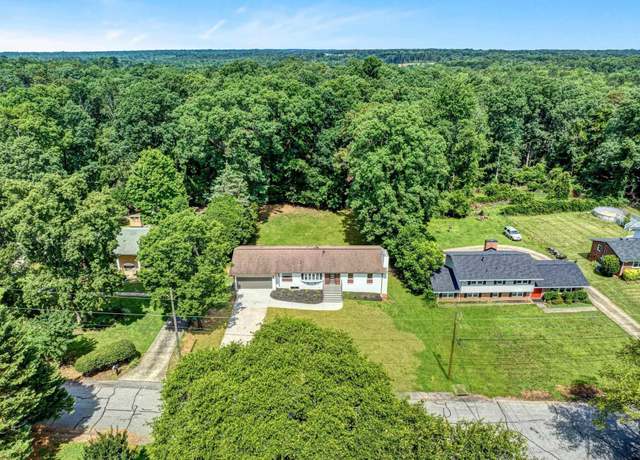 Property at 300 Vesper Cir, Mauldin, SC 29662, 5 beds, 3 baths