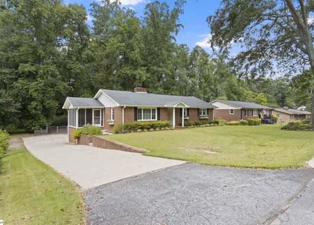 Property at 404 Stewart Dr, Easley, SC 29640, 4 beds, 2.5 baths
