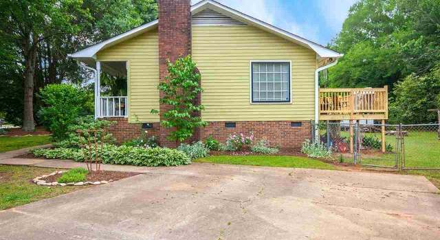 Photo of 101 Oak Dr, Greer, SC 29650