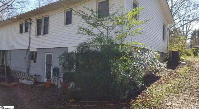 Photo of 401 S Bomar Ave, Landrum, SC 29356-2005