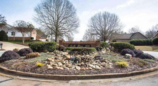 Photo of 208 Stone Oak Ct, Spartanburg, SC 29303-1944