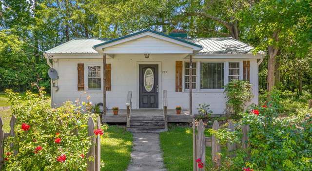 Photo of 223 Tompkins St, Greenwood, SC 29646