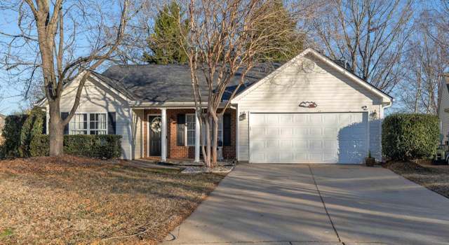 Photo of 33 Seaside Ln, Greer, SC 29650