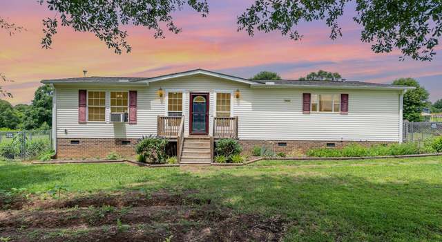 Photo of 701 Bumblebee Ln, Wellford, SC 29385