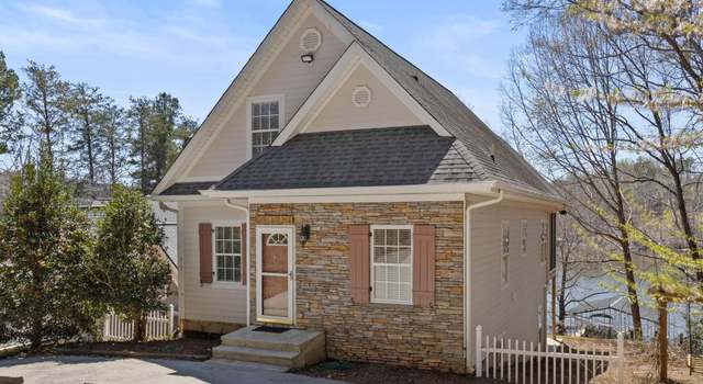 Photo of 210 E Waters Edge Ln, West Union, SC 29696